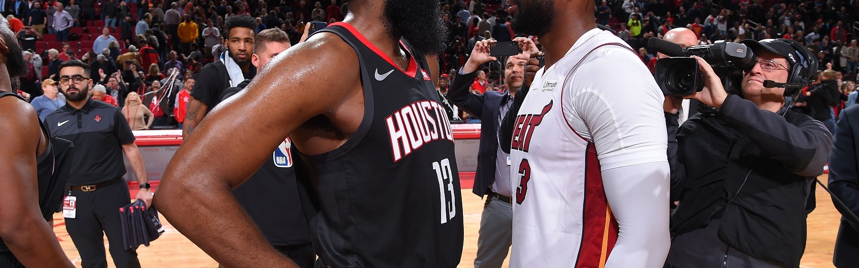 球速体育网址-JR：韦德＞哈登 没见过韦德退缩或在场上毫无表现 哈登防不住韦德