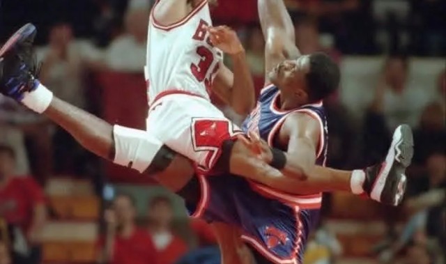 历史级的小前锋！媒体晒旧照祝斯科蒂-皮蓬60岁生日快乐