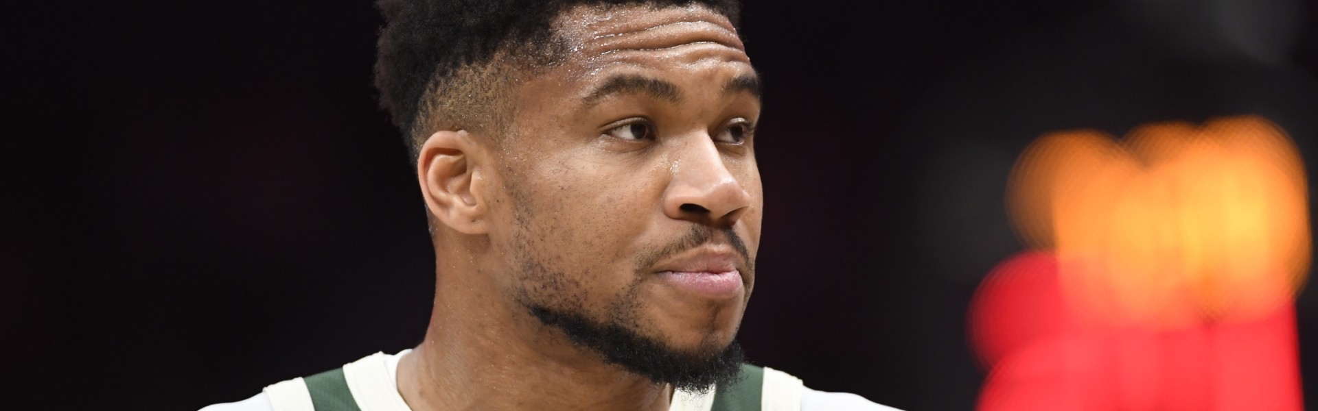 球速体育网址-真尽力了！字母哥22中15高效空砍34分10板5助 罚球7中2惨淡